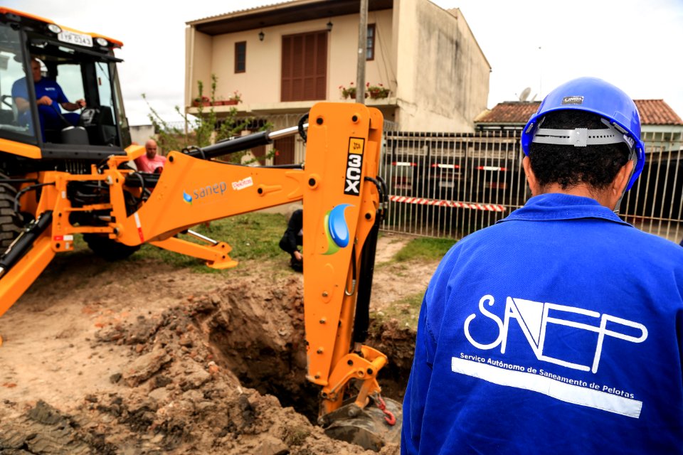 11.10.2018 - Prefeita Paula Mascarenhas e o vice Idemar Barz realizam a entrega de veículos no reservatório R5, entrega de máquinas e visita nas obras do Sanep,  no Fragata - Foto: Gustavo Vara