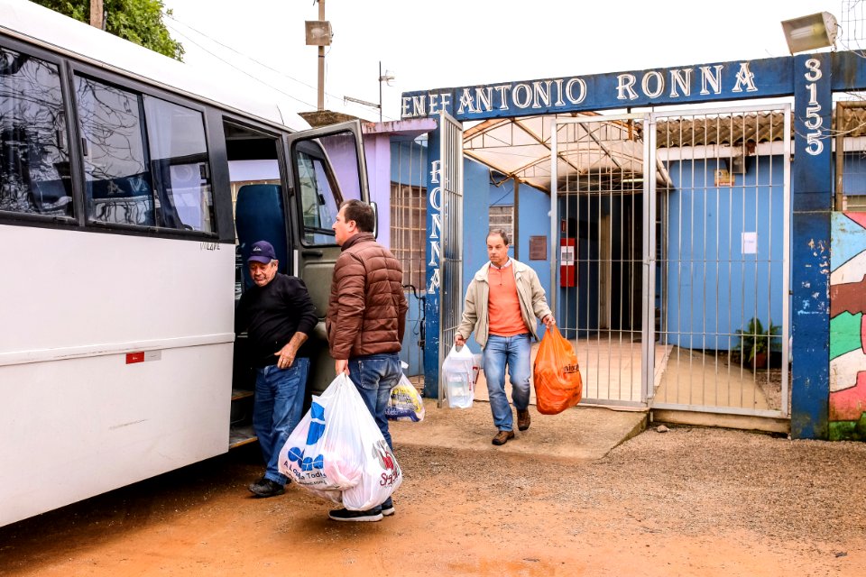 08.08.2018 SAS - Entrega de donativos da Escola Antônio Ronna - Fotos Gustavo Mansur