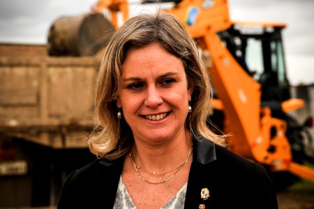 11.10.2018 - Prefeita Paula Mascarenhas e o vice Idemar Barz realizam a entrega de veículos no reservatório R5, entrega de máquinas e visita nas obras do Sanep,  no Fragata - Foto: Gustavo Vara