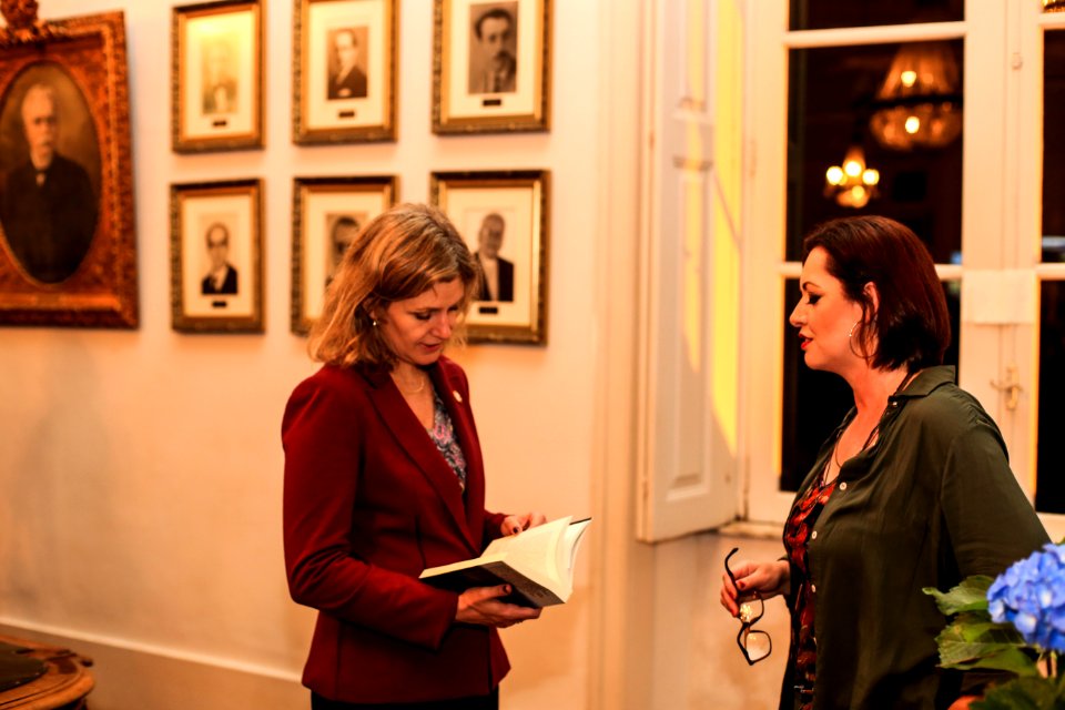 28.09.2018 - Prefeita Paula Mascarenhas prestigia o lançamento do livro Hortênsias de Agosto, da escritora e jornalista Joice Lima - Foto: Gustavo Vara