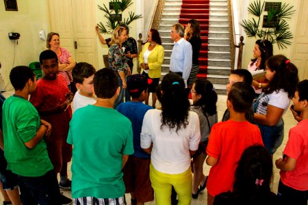 23.11.2017 - Prefeito em exercício Idemar Barz recebe alunos da Escola Fernando Osório que visitam o Paço Municipal