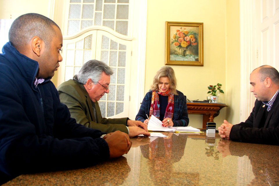 03.09.2018 - Gab Prefeita - Assinatura Contrato Limpeza Urbana - Foto Marcel Avila