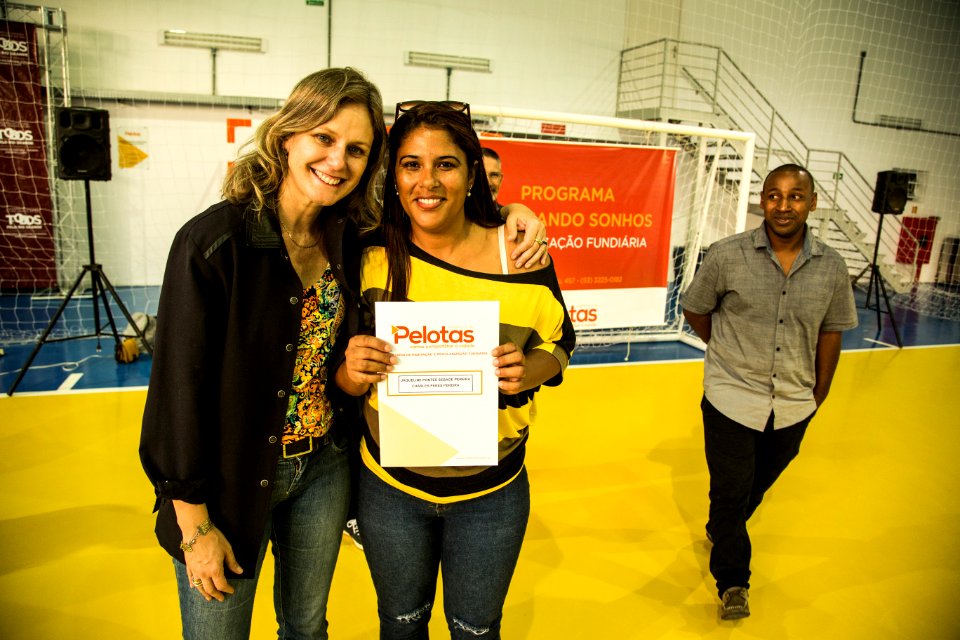 25.01.2018 - Prefeita Paula Mascarenhas durante entrega de certificados de regularizacão fundiária do Mário Meneghetti - Foto: Gustavo Vara