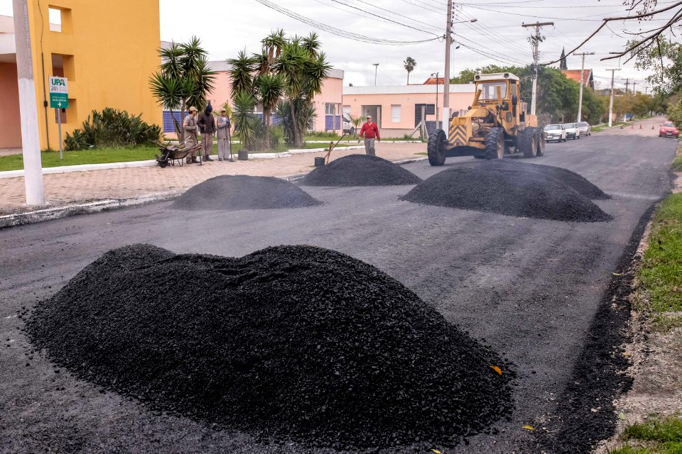 14.08.2018 Regularização asfáltica rua Paul Harris - Fotos Gustavo Mansur