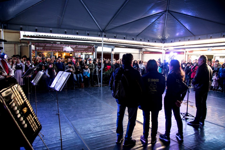 29.07.2018 - Vice prefeito Idemar Barz durante pronunciamento nas apresentações do Festival Internacional de Folclore e Artes Populares (FIFAP) no Mercado Público de Pelotas - Foto: Gustavo Vara