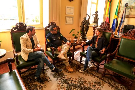 25.01.2018 - Prefeita Paula Mascarenhas em reunião com José Dourado e Goia da Polícia Rodoviária Federal