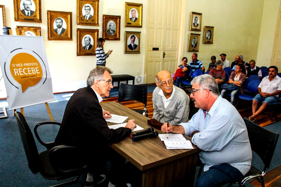 23.11.2017 - Prefeito em exercicio Idemar Barz em audiências publicas individuais do projeto O Vice-Prefeito Recebe