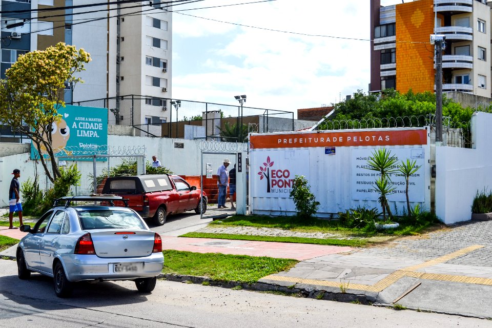 25.01.2018 - Recebimento de materias no Ecoponto de Pelotas . Localizado na Juscelino Kubitschek de Oliveira, 3.195.