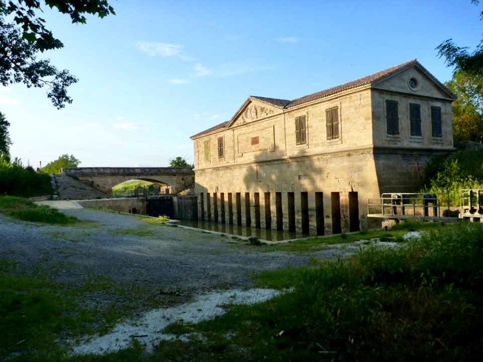 Gailhousty - Ecluse et épanchoir - péniche risico
