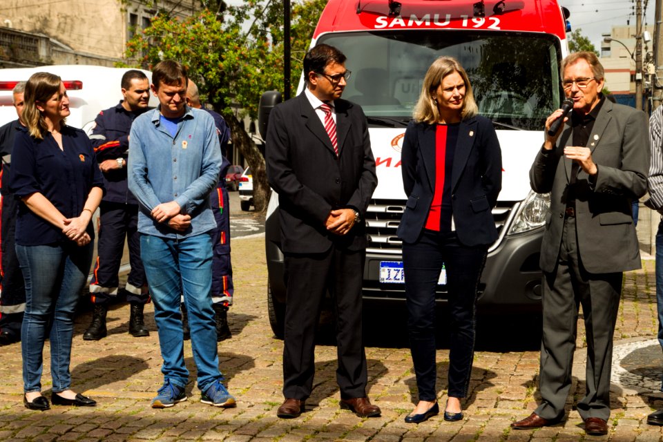 17.04.2019 - Prefeita Paula Mascarenhas e o vice Idemar Barz durante ato de entrega de novos veículos para o Samu - Foto: Gustavo Vara