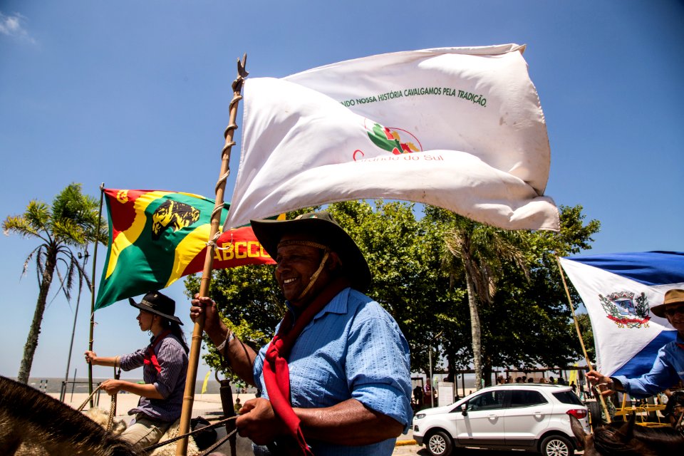 27.01.2019 - Prefeita Paula Mascarenhas e o vice Idemar Barz recepcionam os Cavalarianos da Costa Doce em Pelotas - Foto: Gustavo Vara