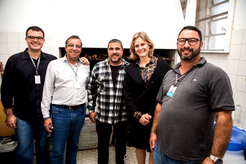 17.05.2019 - Prefeita Paula Mascarenhas participa do almoço de confraternização dos apenados do MOP com a presença de familiares - Foto: Gustavo Vara