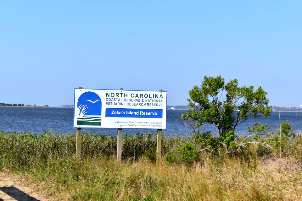 Zekes Island sign photos