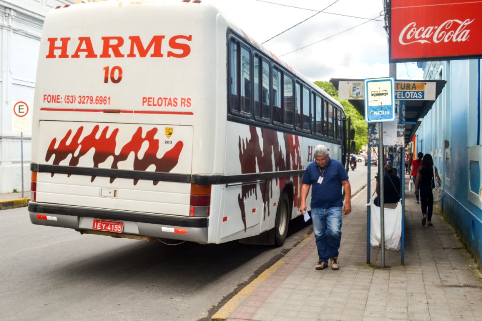 18.10.2018 - Parada de onibus da colônia - Foto Janine Tomberg