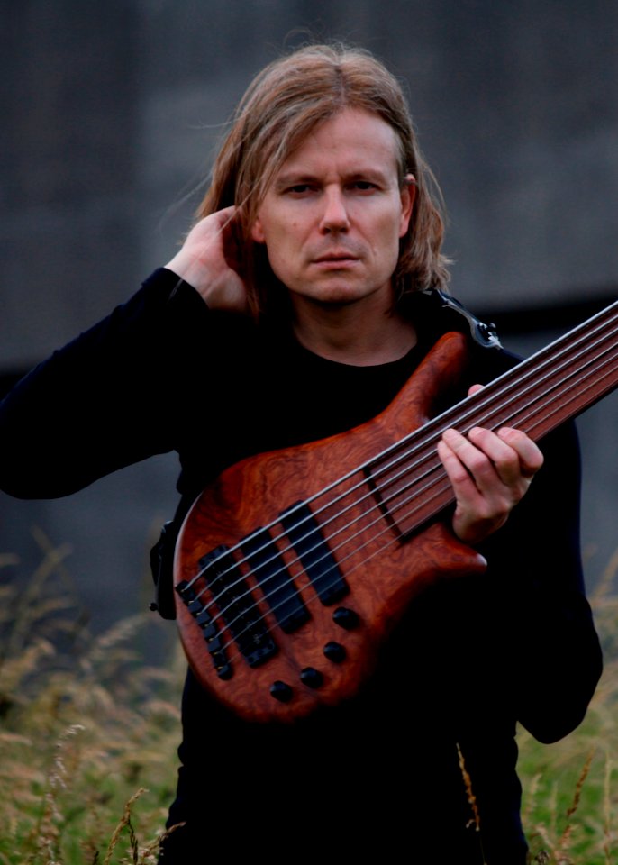 Jeroen Paul Thesseling with Warwick Thumb NT7 fretless
