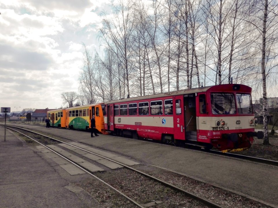ČD 810 524-9 + 914 037-7