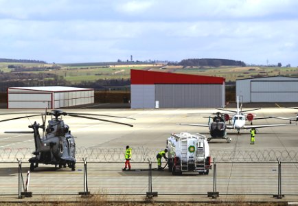 S-445 refuelling + N145SR @ Kassel Airport / Calden