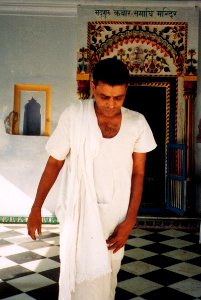 Sri Sainathuni Sarath Babuji Visiting Kabir's Tomb - 1995