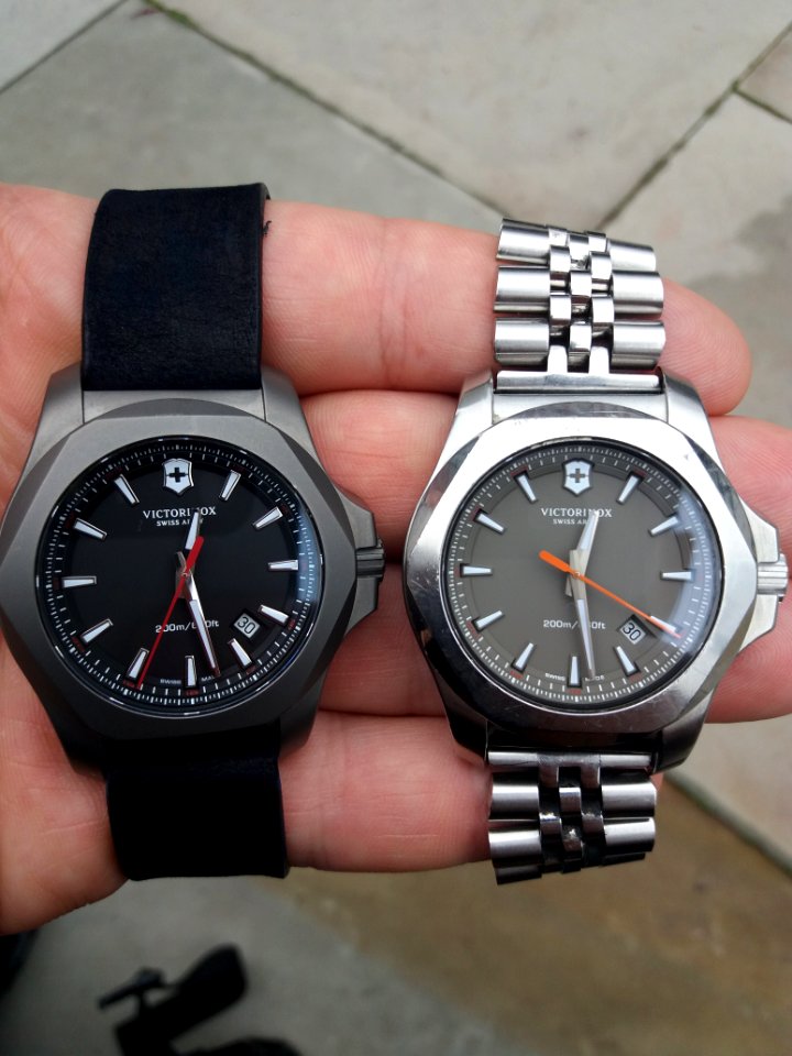 Victorinox Inox black vs grey