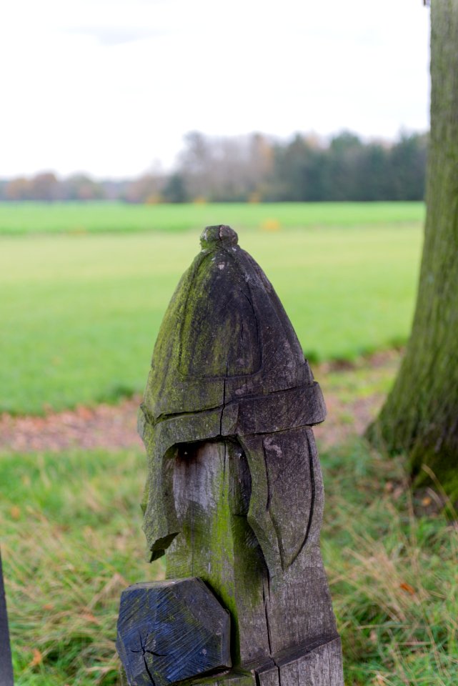 Statue Roman helmet