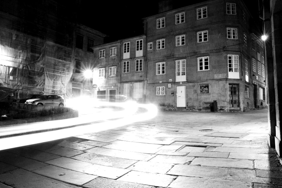 Andamios y coches en Santiago de Compostela