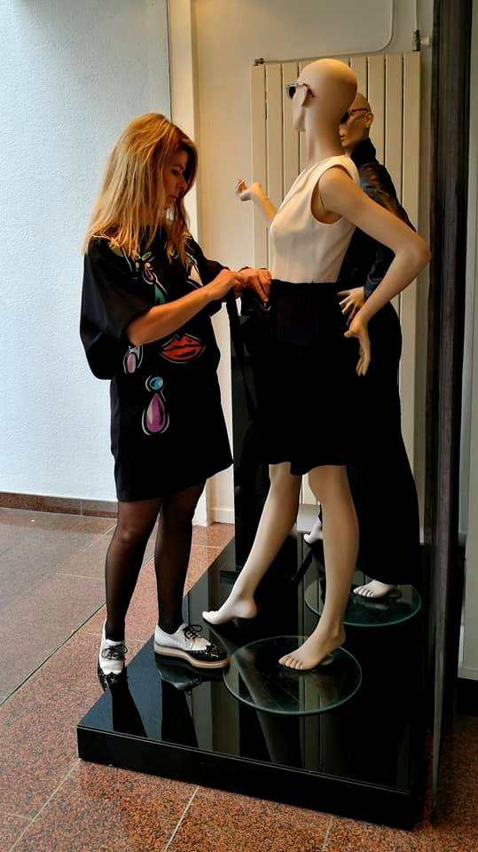 Boutique Moschino, Paule Ka en Marc Cain Etalage HB MODE