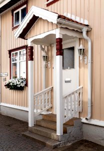 Entrance at Gamla Strandgatan 1, Gamlestan, Lysekil