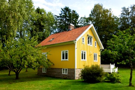 Yellow house in Barkedal