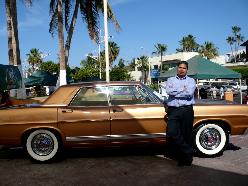 Expo auto en la Bahía dorada de La Paz