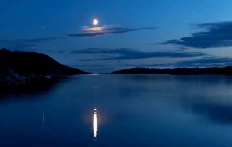 Waxing half moon over Brofjorden 1