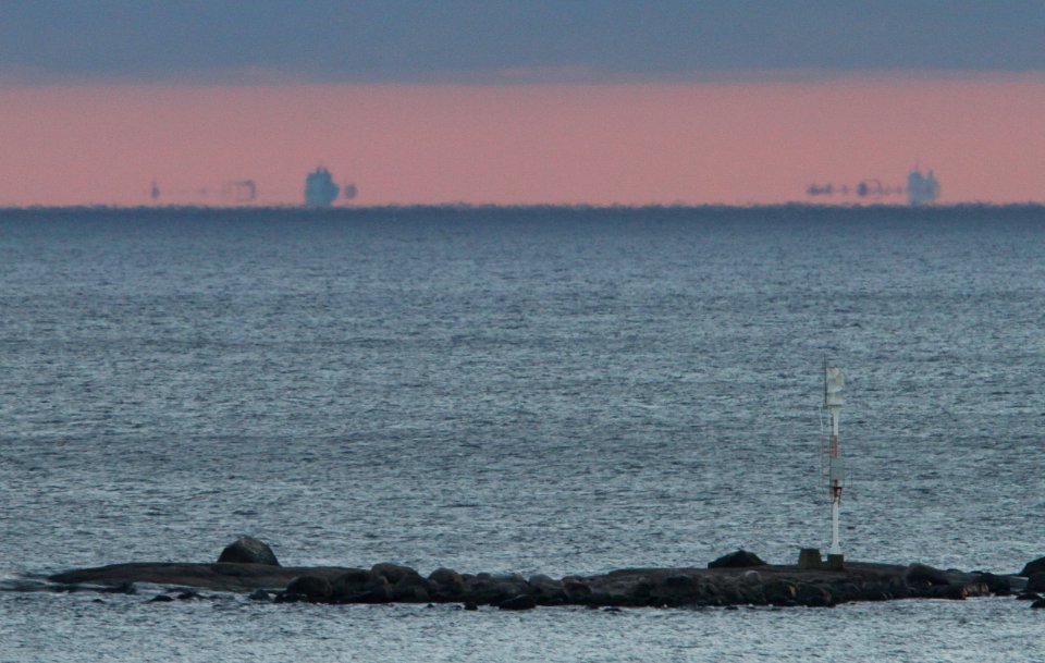 Ships behind the horizon photo