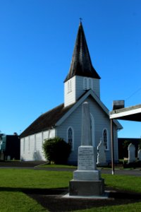 Te Awamutu - St John's church (old church) and memorial to soldiers on both sides who died in the Ōrākau battle