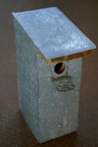 A woodpecker-resistant birdhouse V2.0