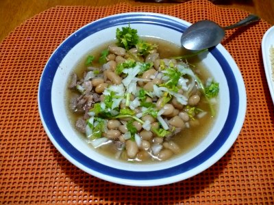 Tengo muchos platos favoritos este es uno frijoles con carne
