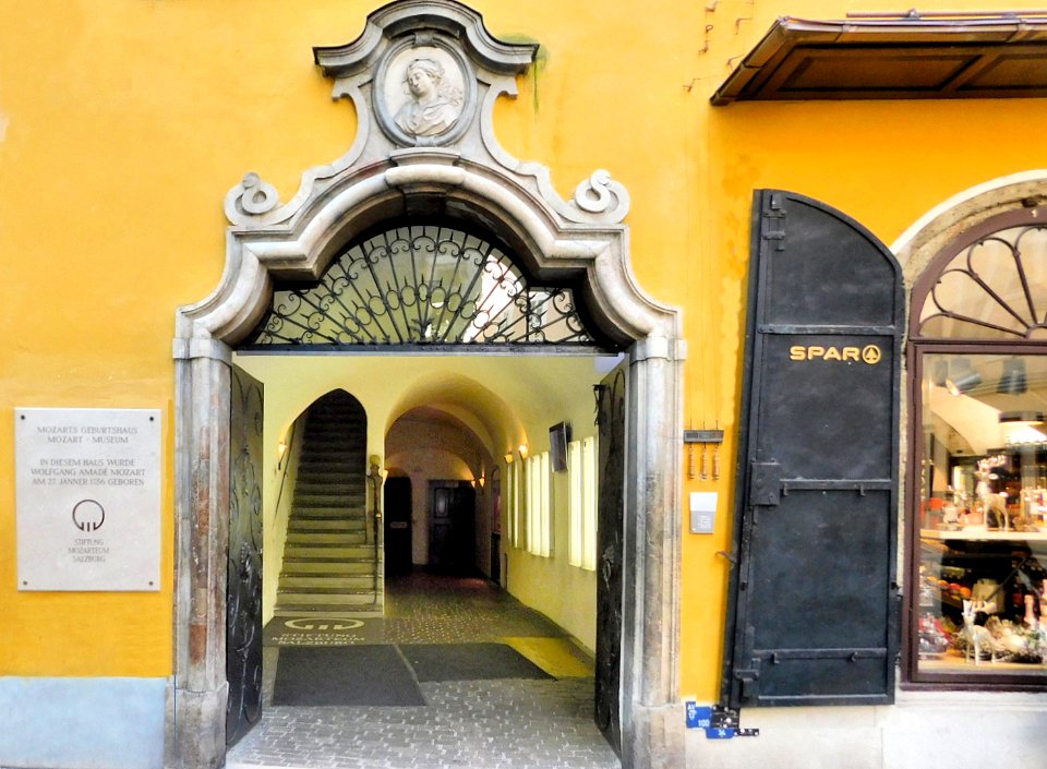 Getreidegasse 9