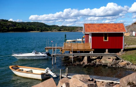 Fishing hut, jetties and boats in Loddebo photo