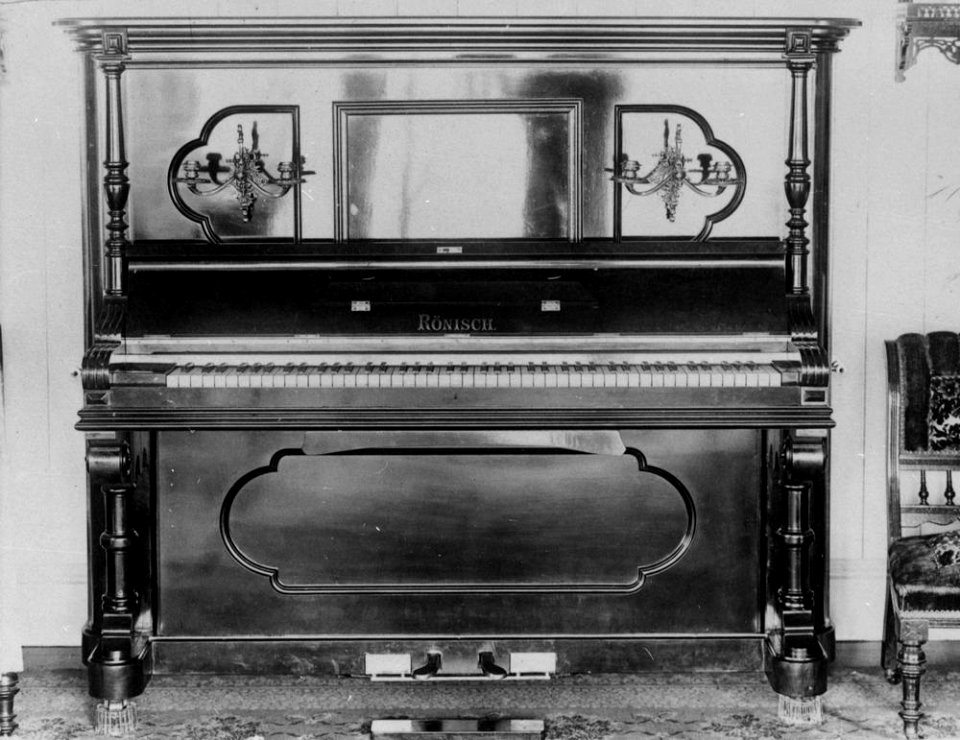 Tarrant Family pianola, Maryborough