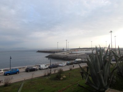 Puerto de Tarifa y Costa de África.