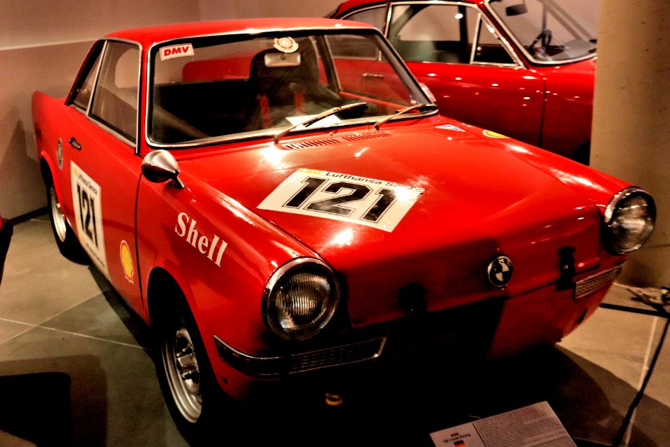 BMW 700