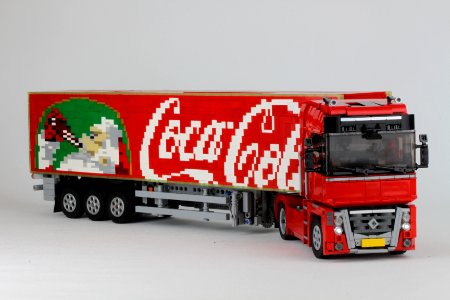 Renault Magnum with the latest prototype of the Coke Truck photo