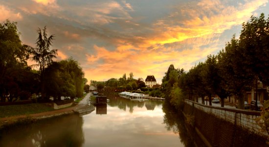 Dôle : sunset sur le canal du Rhône au Rhin