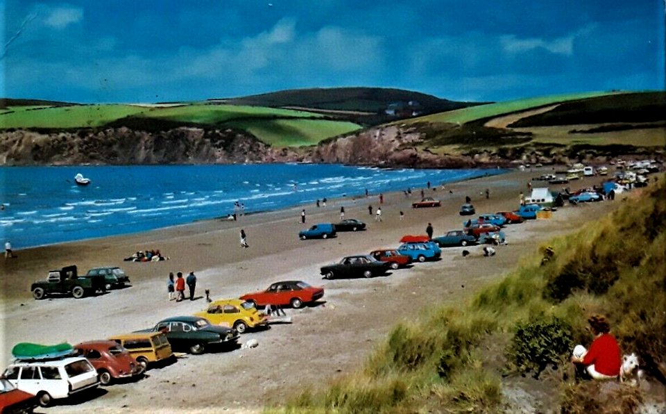 Pembrokeshire NEWPORT The Beach with lots of motor cars, postcard. c1980