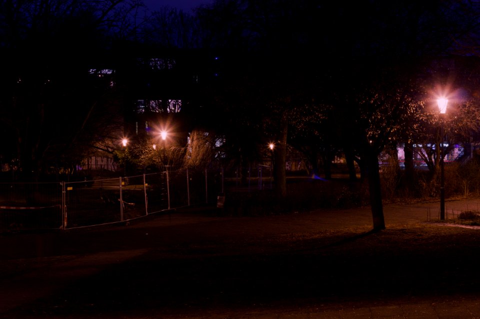 Volkspark am Weinbergsweg at night