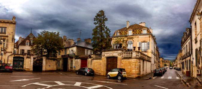 Dijon: ses toits colorés entre deux averses photo