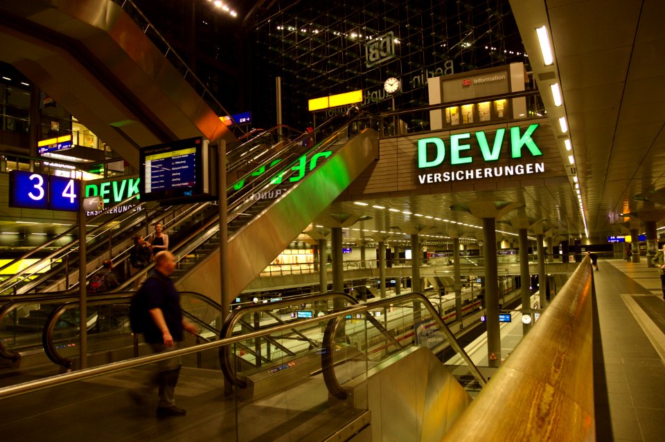 Signs and Stairways, Hauptbahnhof
