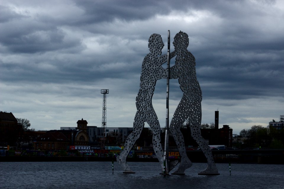 Molecule Men and River, Friedrichshain