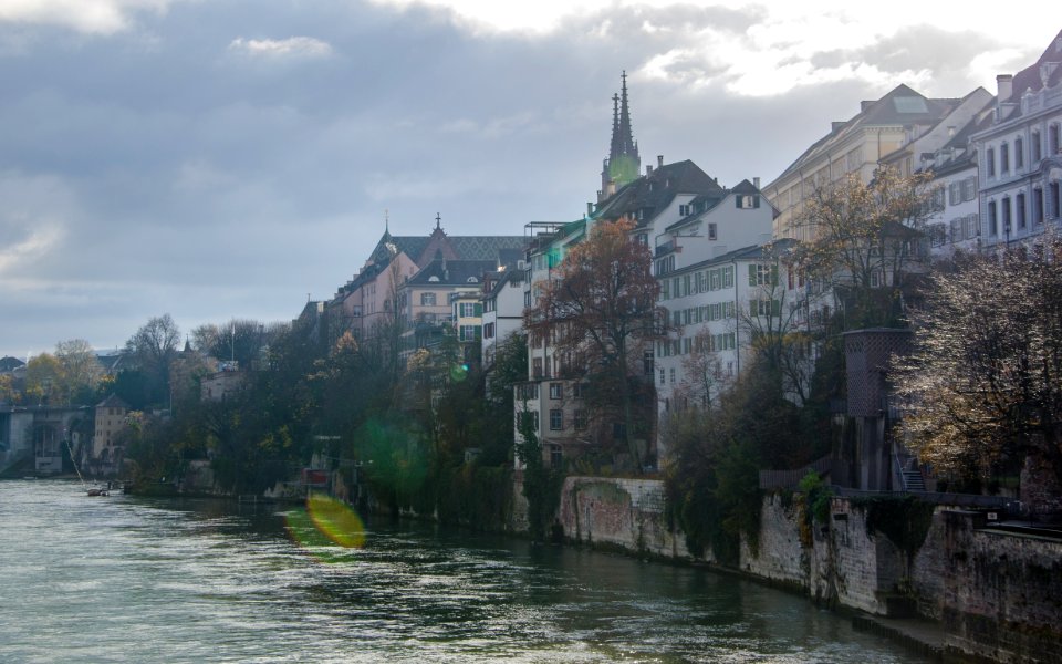 Timide soleil sur la ville forteresse / Scheue Sonne auf der Festungsstadt