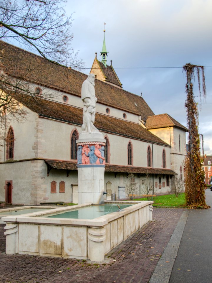 Église Saint-Theodore et sa fontaine Wettstein / TheodorsKirche und ihr Wettstein-Brunnen
