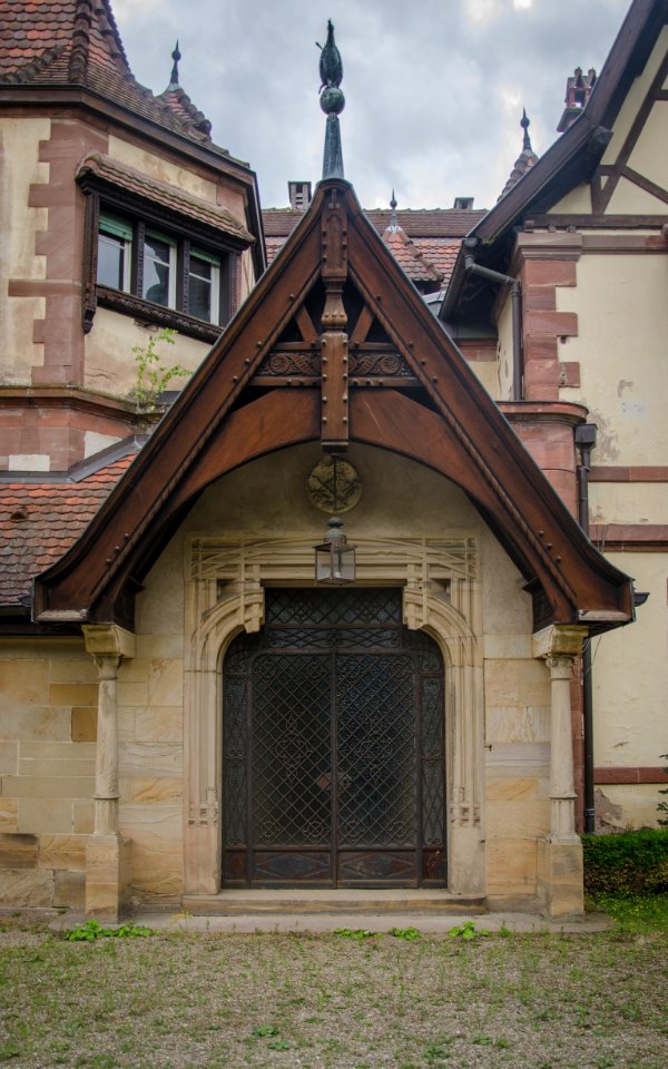 Porte principale du Château de la Leonardsau