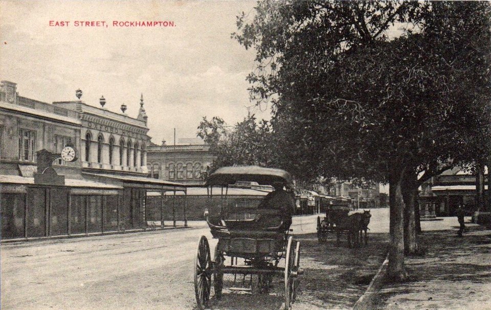 c. 1905. East Street, Rockhampton, near the Post Office, looking south.